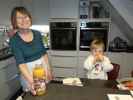 Mama und Nils im Haus meiner Eltern