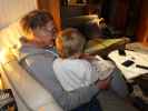 Papa und Nils im Haus meiner Eltern
