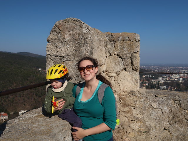 Nils und Sabine in der Ruine Rauheneck, 363 m