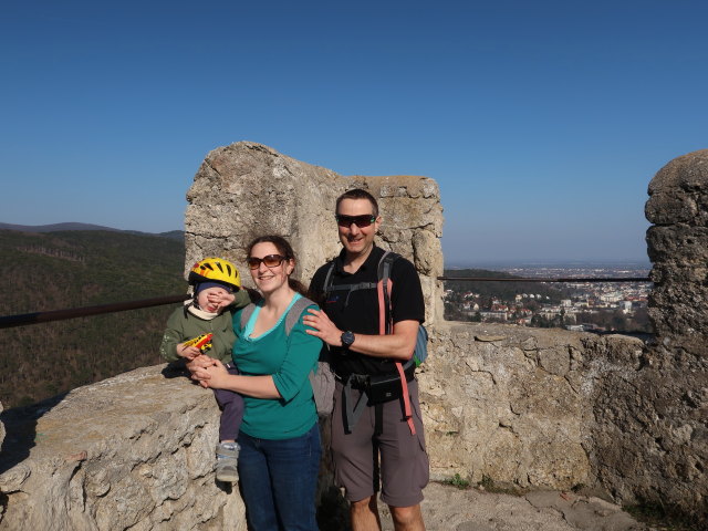 Nils, Sabine und ich in der Ruine Rauheneck, 363 m