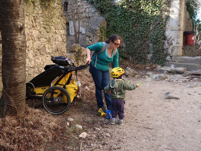 Sabine und Nils in der Ruine Rauheneck, 363 m