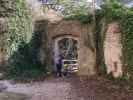 Sabine und Nils in der Ruine Rauheneck, 363 m