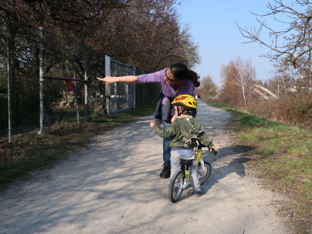 Sabine und Nils zwischen Steinamangergasse und Strebersdorfer Stra&szlig;e