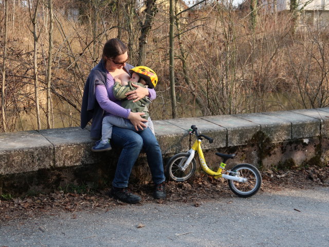 Sabine und Nils zwischen Strebersdorfer Stra&szlig;e und Garten des Gebetes
