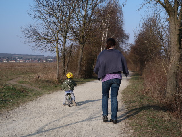 Nils und Sabine zwischen Strebersdorfer Stra&szlig;e und Garten des Gebetes