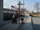Sabine und Nils beim Bahnhof Wien Strebersdorf, 165 m