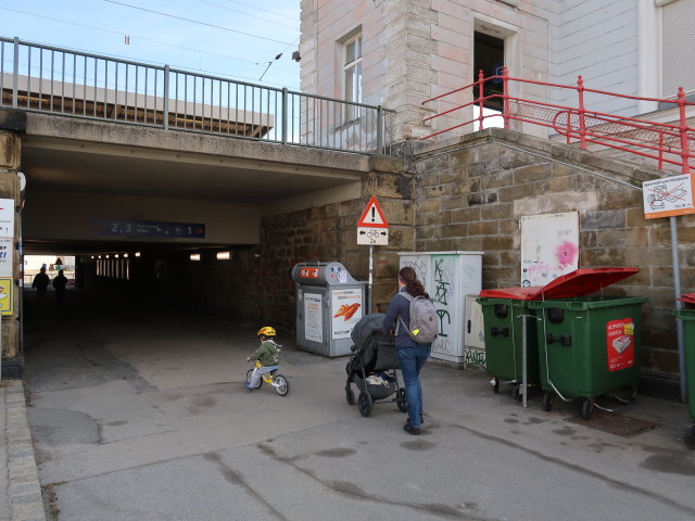 Nils und Sabine beim Bahnhof Wien Nussdorf, 164 m
