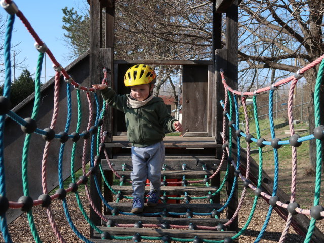 Nils am Spielplatz In der Au