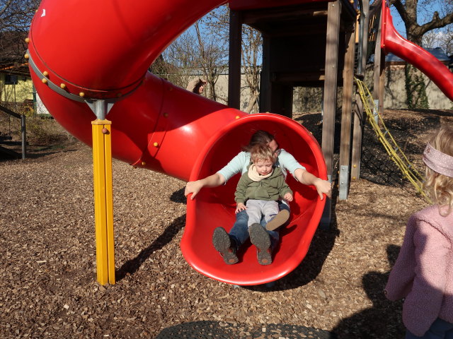 Nils und Sabine am Spielplatz In der Au