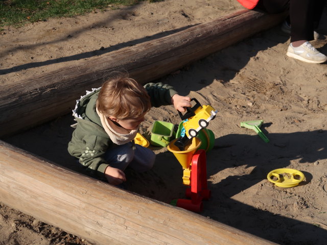 Nils am Spielplatz In der Au
