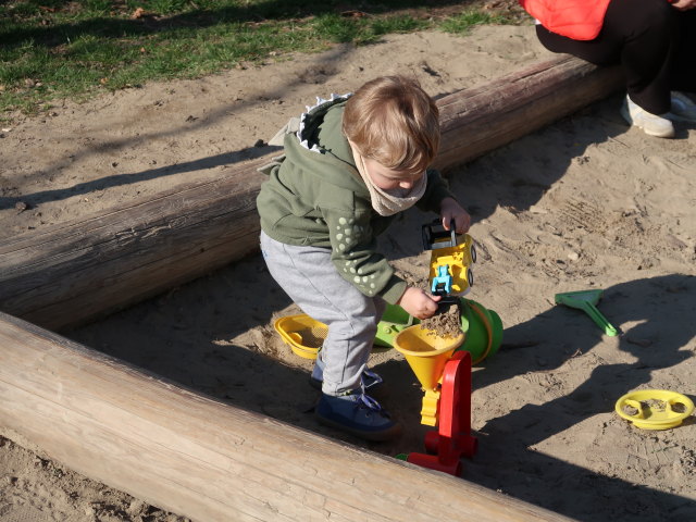 Nils am Spielplatz In der Au
