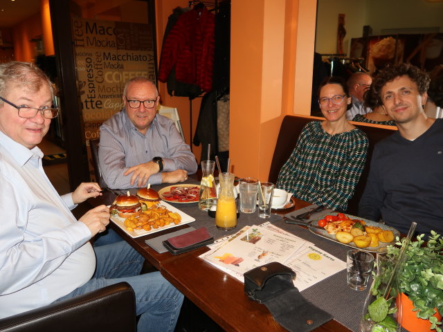 Werner, Karl, Iris und Andreas in der Pizzeria Dolce Vita
