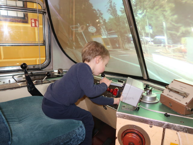 Nils im Tram Cockpit