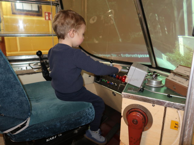 Nils im Tram Cockpit