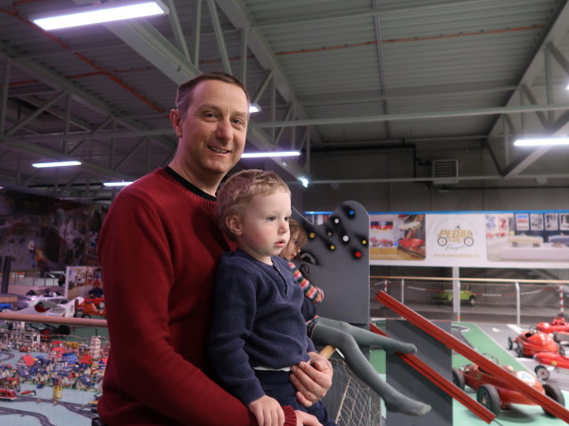 Ich und Nils bei der Murmelrennbahn