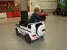 Nils in einem der elektrischen Autos