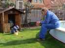 Nils und Papa im Garten meiner Eltern