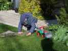 Nils im Garten meiner Eltern