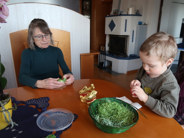 Mama und Nils im Haus meiner Eltern