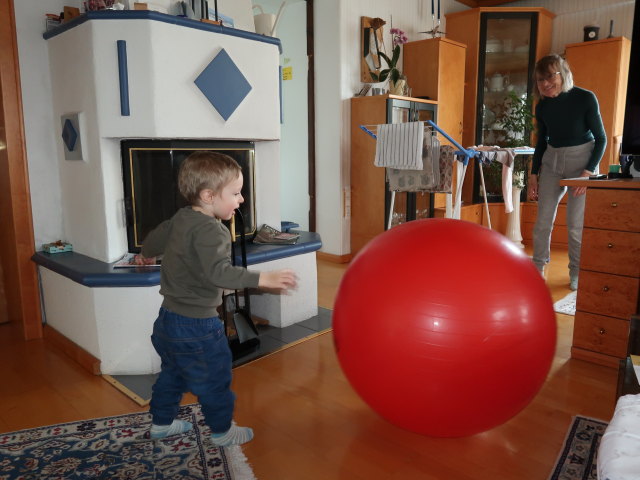 Nils und Mama im Haus meiner Eltern