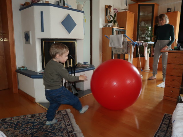Nils und Mama im Haus meiner Eltern