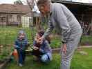 Nils, Sabine und Papa im Garten meiner Eltern
