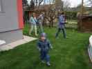 Mama, Papa, Nils und Sabine im Garten meiner Eltern