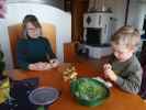 Mama und Nils im Haus meiner Eltern