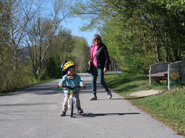 Nils und Mama zwischen Georg-Danzer-Steg und Brigittenauer Br&uuml;cke