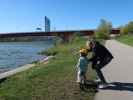 Nils und Mama zwischen Brigittenauer Br&uuml;cke und Reichsbr&uuml;cke