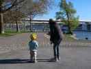 Nils und Mama zwischen Brigittenauer Br&uuml;cke und Reichsbr&uuml;cke