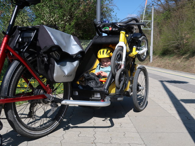 Nils im Bahnhof Niederkreuzstetten, 241 m