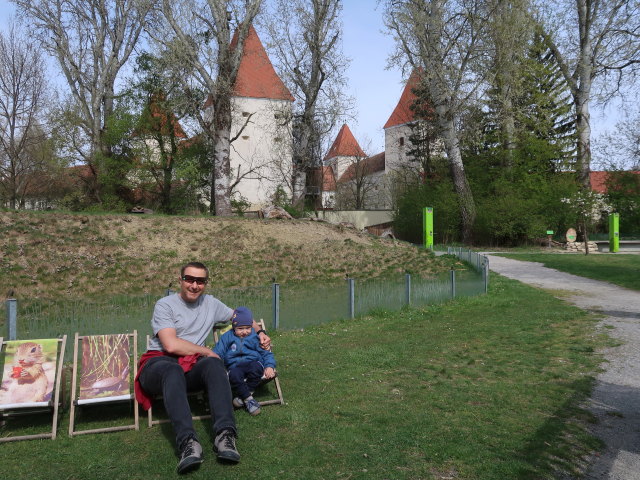 Ich und Nils auf der Schlossinsel im Nationalparkzentrum Schloss Orth, 150 m
