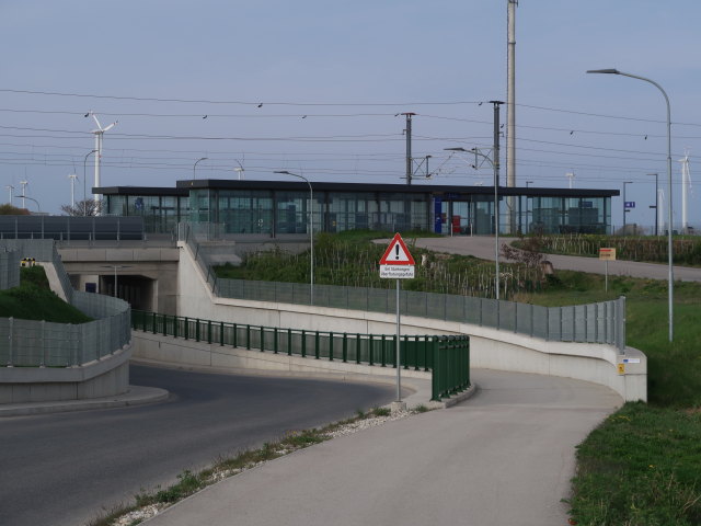 Bahnhof Glinzendorf, 153 m