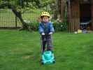 Nils im Garten meiner Eltern