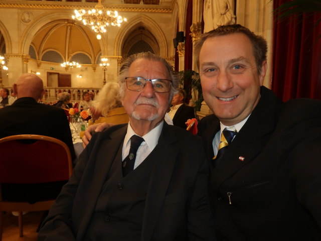 Papa und ich im Festsaal des Rathauses