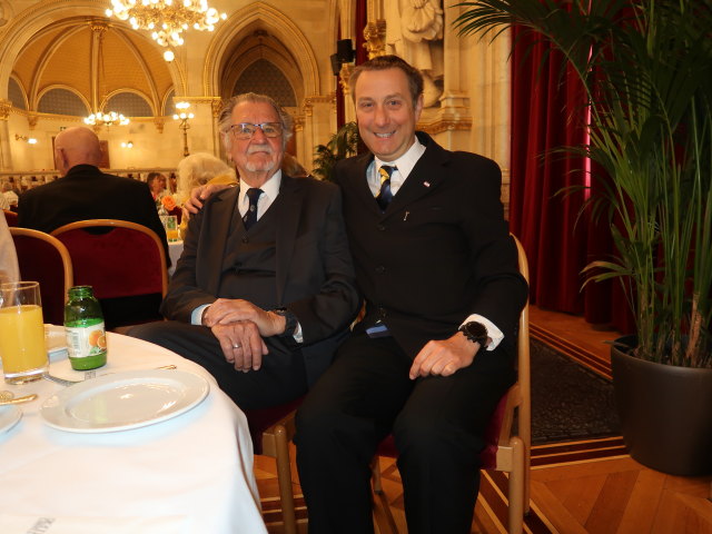 Papa und ich im Festsaal des Rathauses