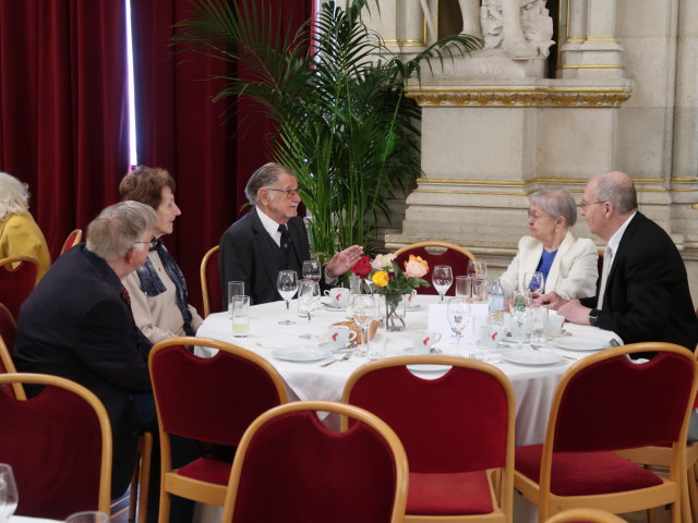Papa im Festsaal des Rathauses