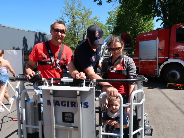 Ich, Nils und Sabine bei der Feuerwache S&uuml;&szlig;enbrunn
