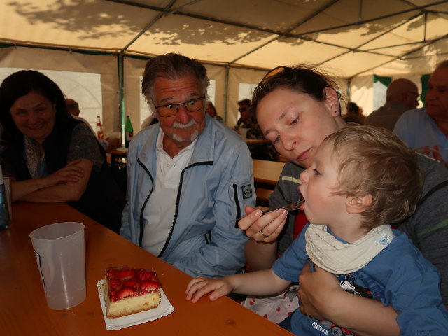 Ingrid, Papa, Sabine und Nils in der Feuerwache S&uuml;&szlig;enbrunn