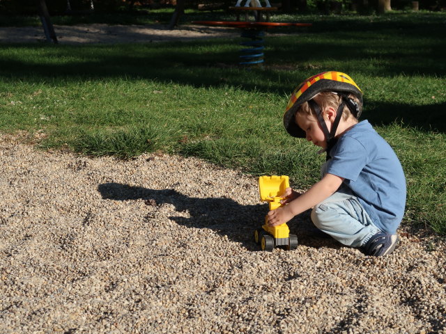 Nils am Generationenspielplatz Bad Pirawarth