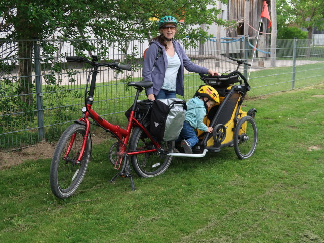 Sabine und Nils am Spielplatz Scheiblingkirchen, 373 m
