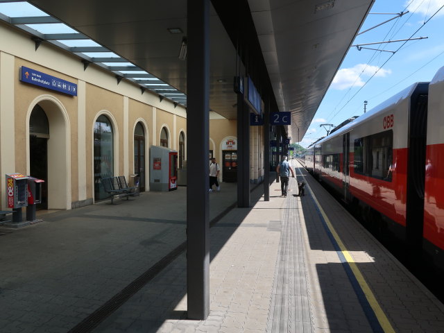 R 2014 im Bahnhof Melk, 231 m (8. Mai)