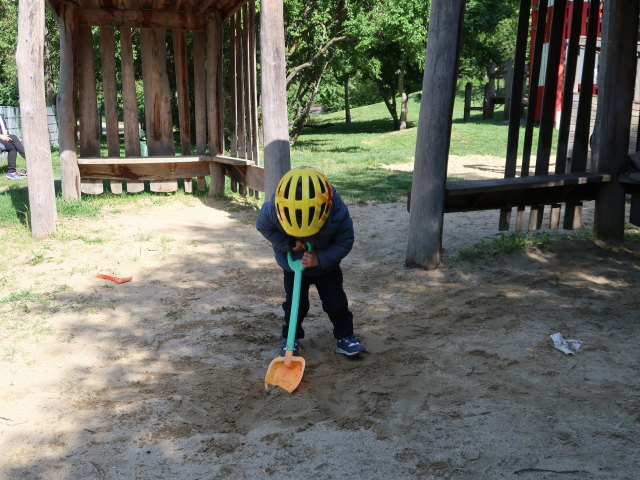 Nils am Piraten-Spielplatz