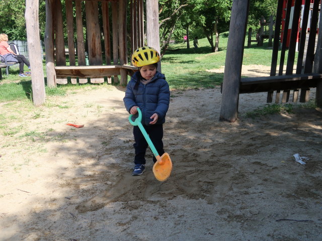 Nils am Piraten-Spielplatz
