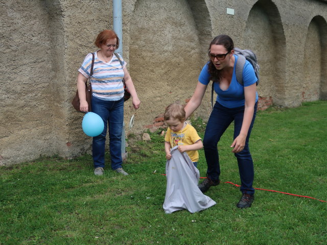 Brigitte, Nils und Sabine in der Pfarre Leopoldau