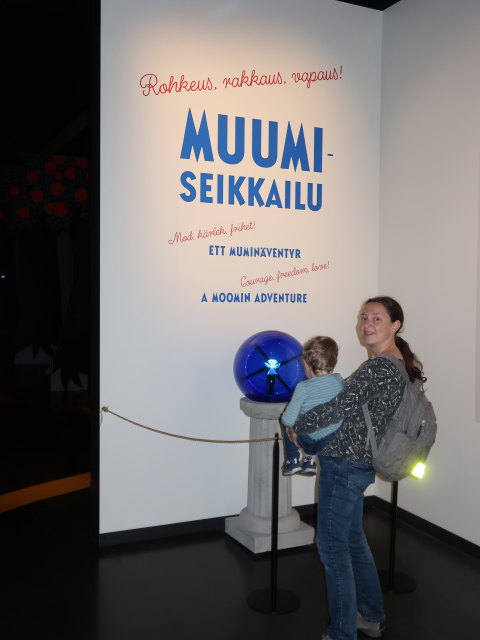 Nils und Sabine in der Sonderausstellung 'Rohkeus, rakkaus, vapaus! Muumiseikkailu' im Suomen Merimuseo in Kotka (22. Mai)