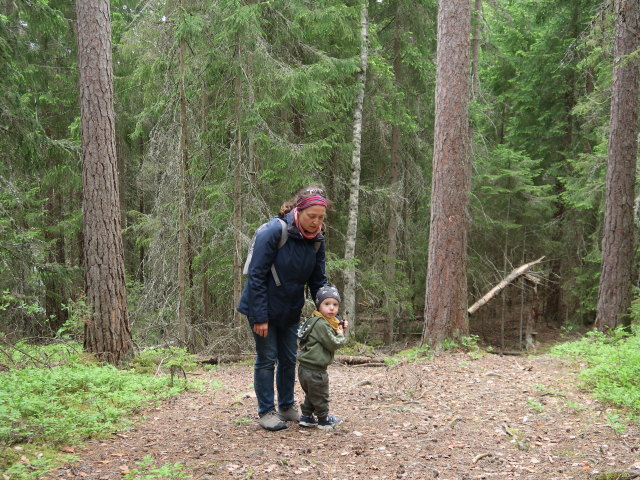 Sabine und Nils am Ketunlenkki im Repoveden Kansallispuisto (24. Mai)