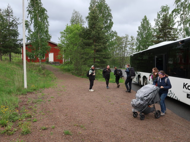 Sabine im Hillosensalmen Rautatieasema (24. Mai)
