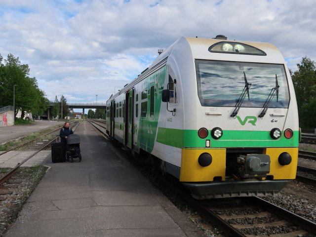Sabine im Varkauden Rautatieasema (26. Mai)